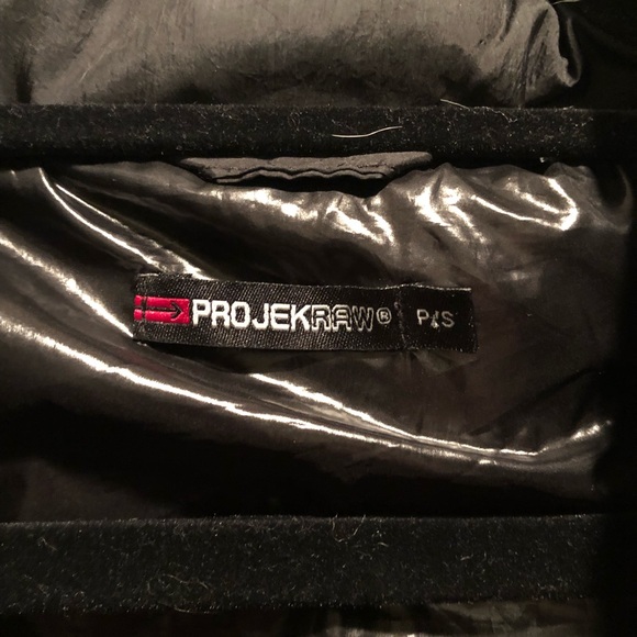 Projek Raw Mens Puffer Vest with optional hood - Picture 2 of 3